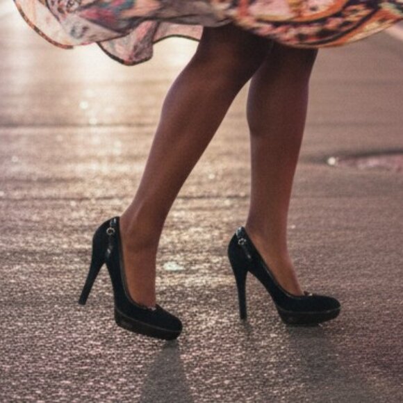 Gucci Vintage Authentic Heels 8.5B Baby Lux Black Suede Pumps + box/dust bags - Picture 9 of 17